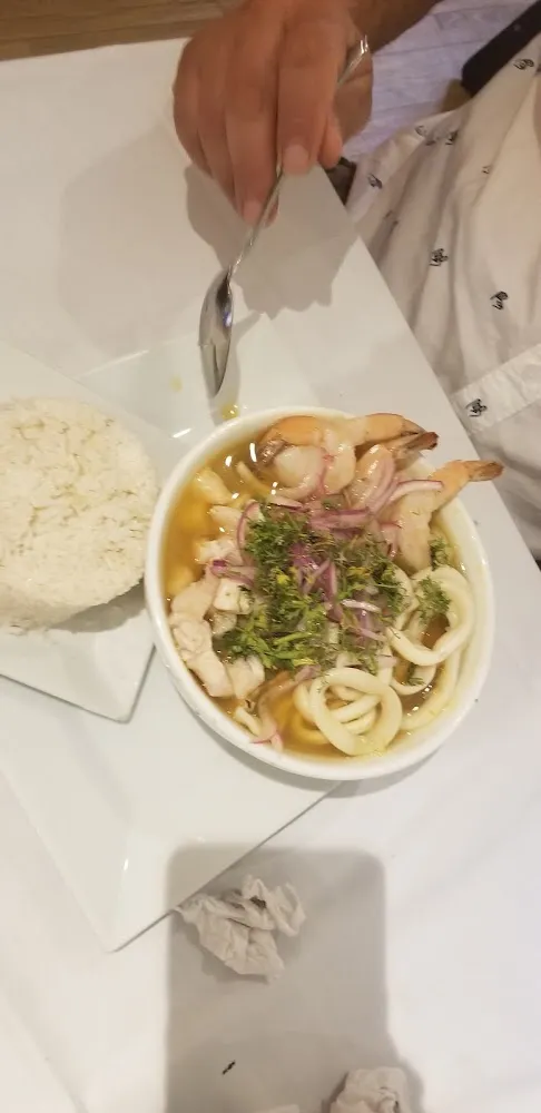 Encebollado Mixto